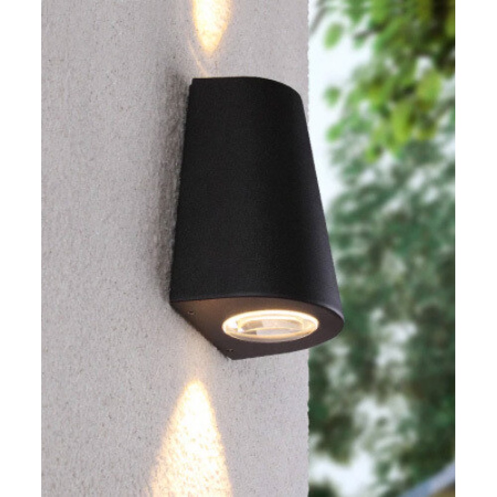 Lauko sieninis šviestuvas B8204